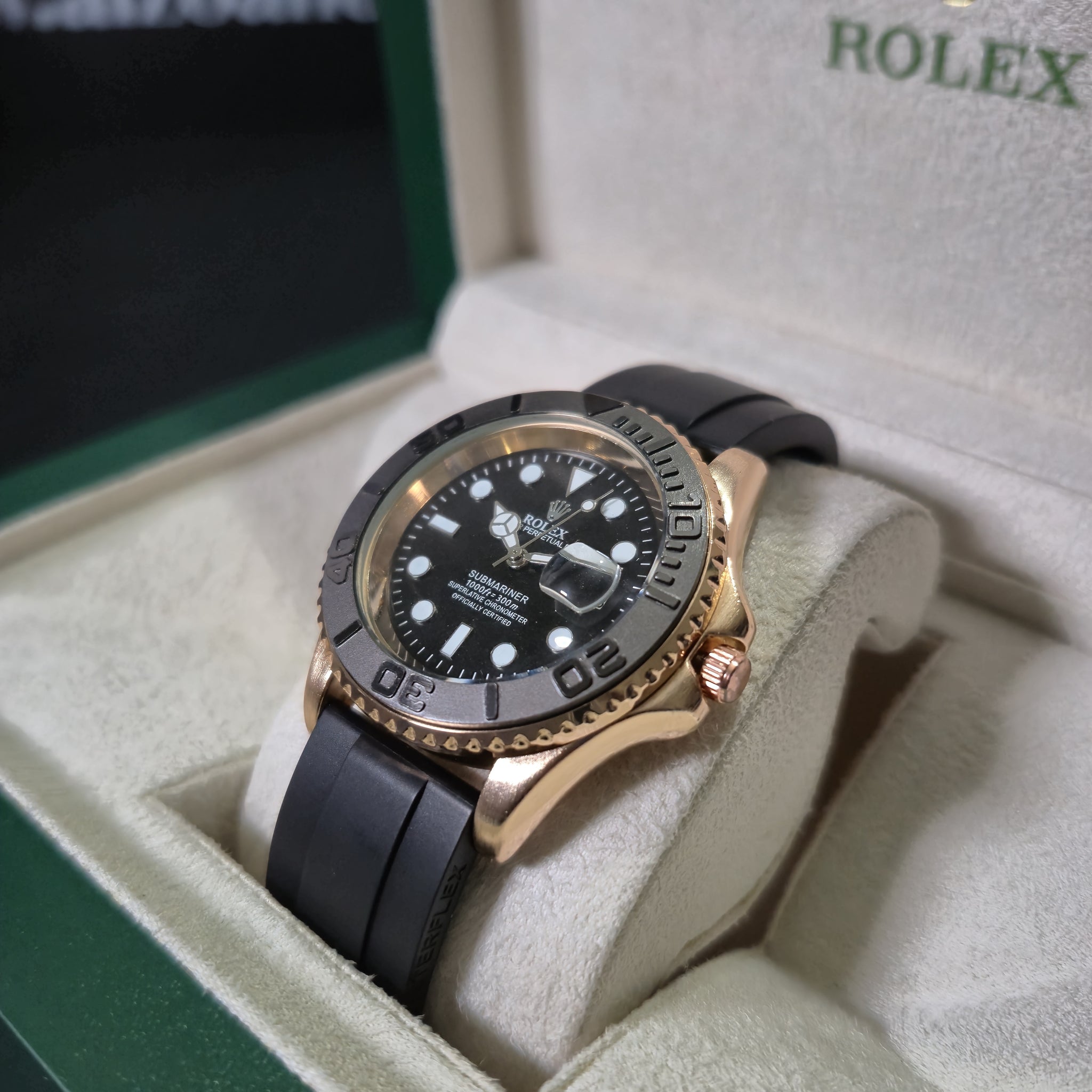 Rolex Submariner Rose Gold – Black Rubber Strap