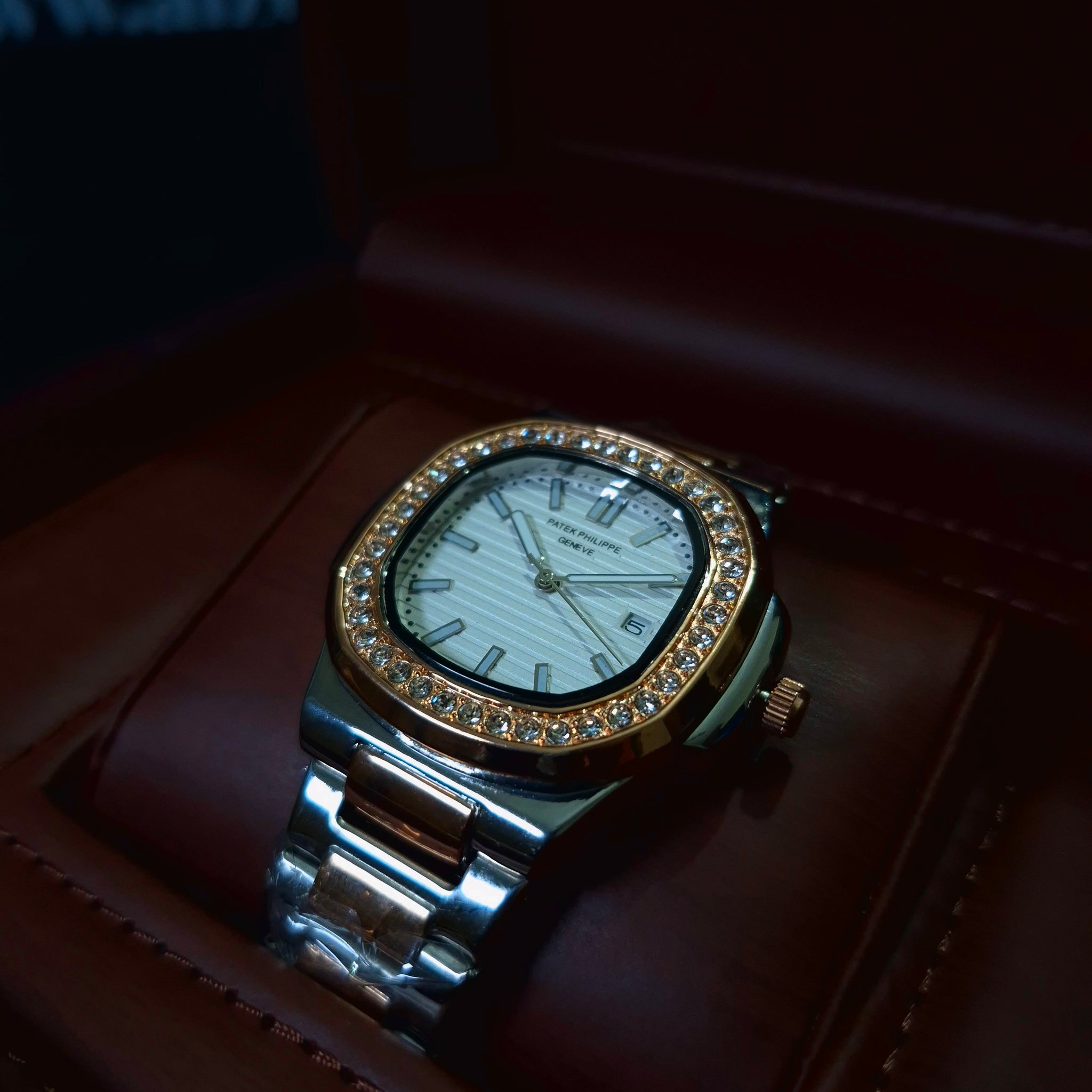 PP Nautilus Two-Tone – white Dial with Stone Bezel