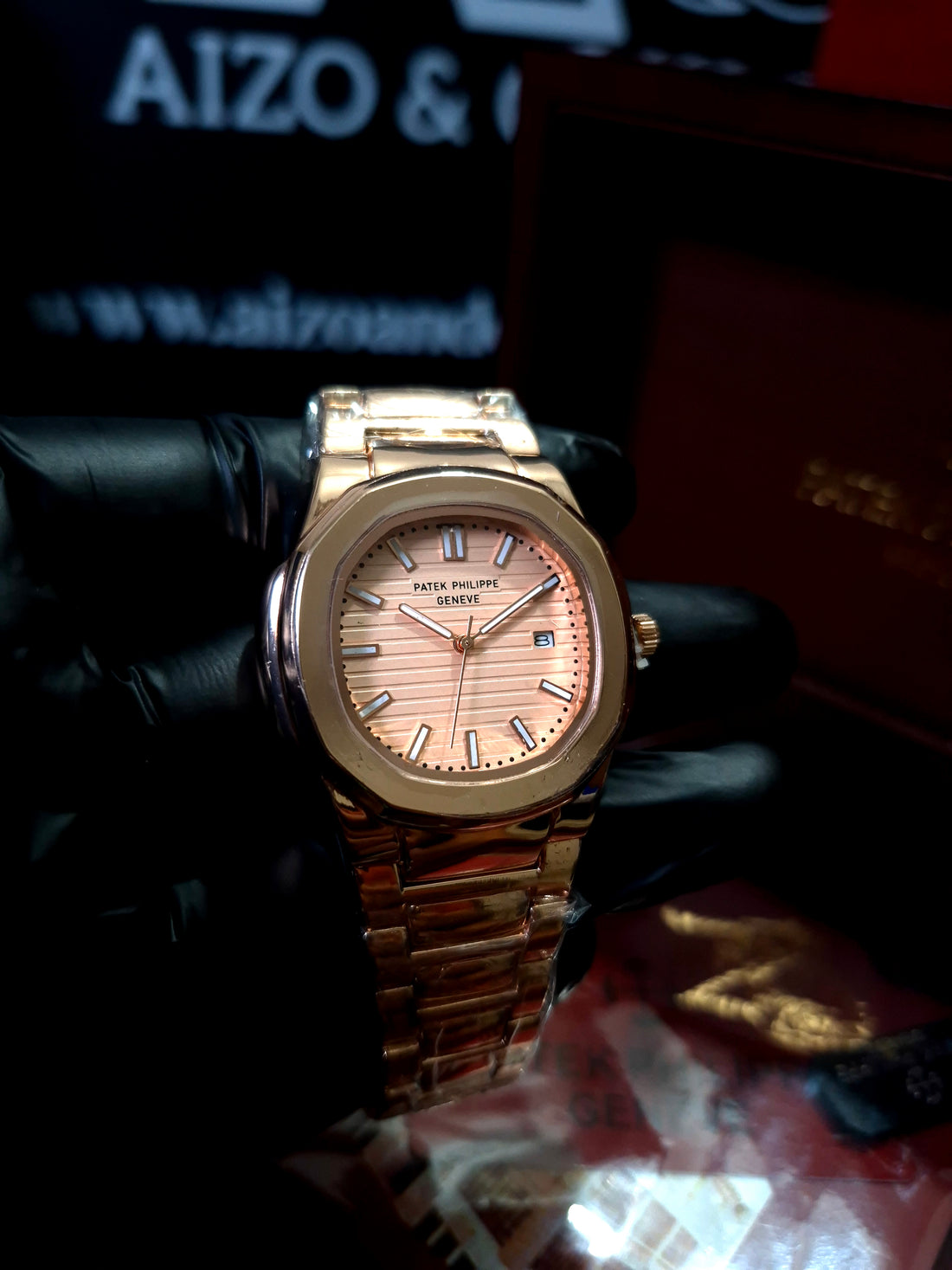 PP Nautilus – Gold Bracelet with Champagne Dial